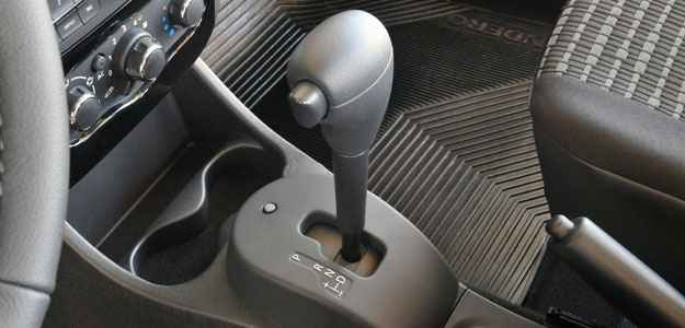 Câmbio automático vem com opção sequencial de quatro velocidades (Renault/divulgação) Câmbio automático vem com opção sequencial de quatro velocidades (Renault/divulgação)