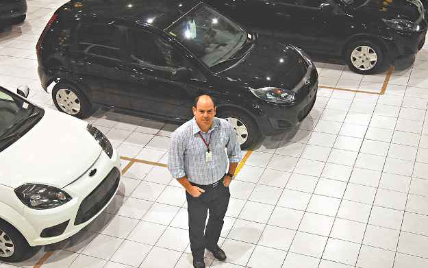 Renato Melo, gerente da America Ford, lembra que os carros também terão descontos adicionais das montadoras (RICARDO FERNANDES/DP/D.A PRESS )
