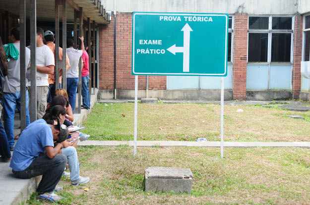 Futuros condutores precisam passar pelas provas teórica e prática (Alcione Ferreira/ DP/ D.A Press) Futuros condutores precisam passar pelas provas teórica e prática (Alcione Ferreira/ DP/ D.A Press)