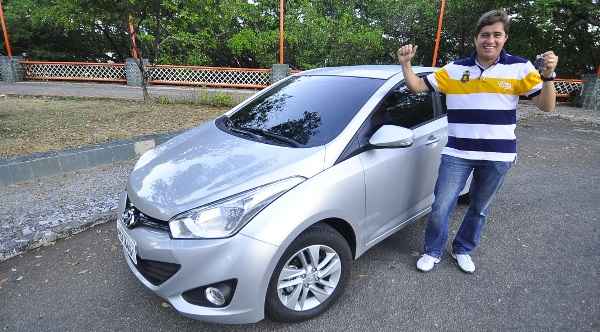 Tiago de Castro foi um dos primeiros a receber o modelo no Recife (Eduarda Bione/Esp DP/DA Press)