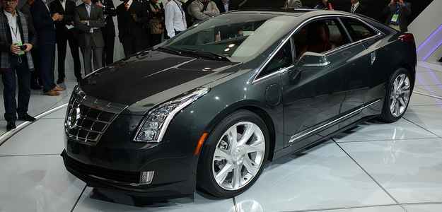 Quem diria que um dia um Cadillac seria abastecido na tomada de casa? Pois o novo ELR é movido por motor elétrico - mas ainda tem um motor auxiliar de quatro cilindros. (Michelin/Divulgação) Quem diria que um dia um Cadillac seria abastecido na tomada de casa? Pois o novo ELR é movido por motor elétrico - mas ainda tem um motor auxiliar de quatro cilindros. (Michelin/Divulgação)