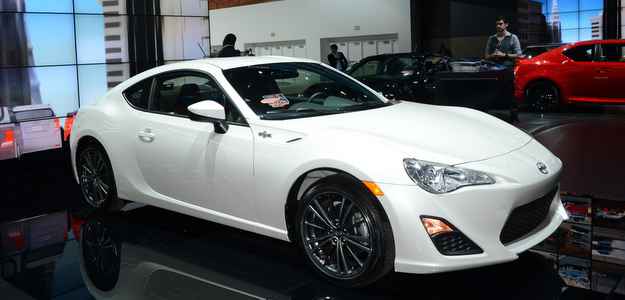 Versão norte-americana do Toyota GT 86, o esportivo Scion FRS tem motor 2.0 de 200 cv, design inovador e o melhor: custa menos de US$ 25 mil. (Michelin/Divulgação) Versão norte-americana do Toyota GT 86, o esportivo Scion FRS tem motor 2.0 de 200 cv, design inovador e o melhor: custa menos de US$ 25 mil. (Michelin/Divulgação)