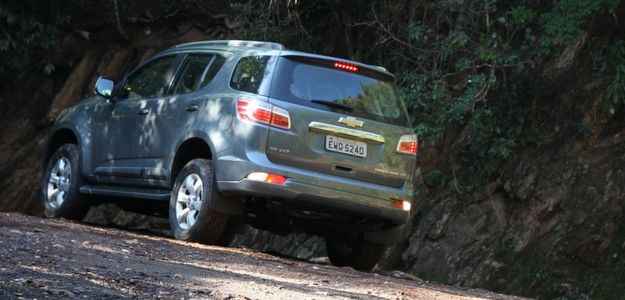Enormes rodas aro 18 ajudam o utilit�rio a transitar em caminhos ruins (Marlos Ney Vidal/EM/D.A Press )