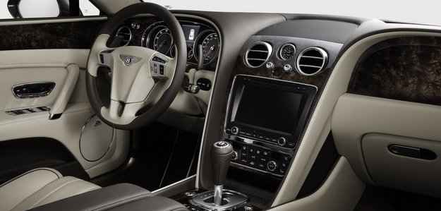 Flying Spur é equipado com sistema Wi-Fi, áudio Naim com potência de 1.100 watts (Bentley/divulgação) Flying Spur é equipado com sistema Wi-Fi, áudio Naim com potência de 1.100 watts (Bentley/divulgação)