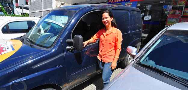 Alcineide Maranh�o d� prefer�ncia ao gosto pessoal e optou por um Dobl� azul (Edvaldo Rodrigues/DP/D.A Press)