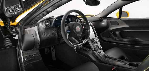 O P1 traz sistemas de navegação por satélite, de controle de temperatura e de áudio (McLaren/divulgação) O P1 traz sistemas de navegação por satélite, de controle de temperatura e de áudio (McLaren/divulgação)