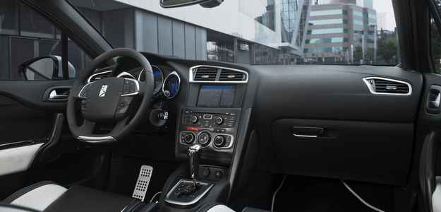 No interior, acabamento � impec�vel e a cor dos detalhes � a mesma da carroceria (Citroen/Divulgacao)
