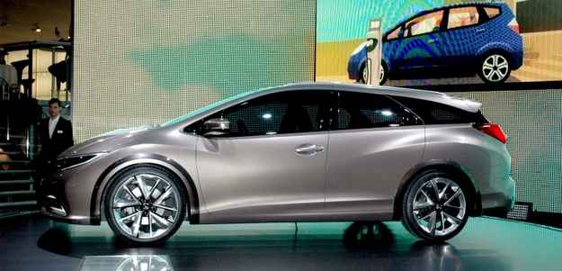 Ousado traz traseiras disfarçadas com as maçanetas embutidas (Geneva Motor Show/divulgação) Ousado traz traseiras disfarçadas com as maçanetas embutidas (Geneva Motor Show/divulgação)