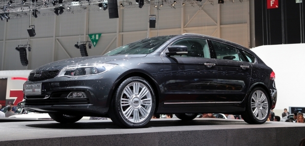 Com um espaço interno generoso e porta-malas para 500 litros (Geneva Motor Show/divulgação) Com um espaço interno generoso e porta-malas para 500 litros (Geneva Motor Show/divulgação)
