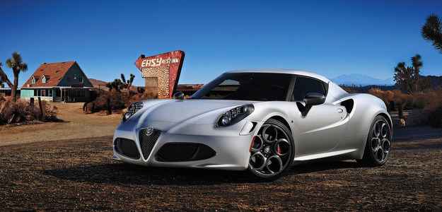 Cor branco Carrara ser� exclusiva das primeiras 400 unidades do 4C da edi��o de lan�amento (Alfa Romeu/Divulgacao)