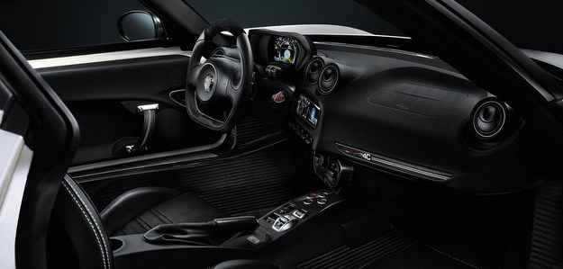 Interior tem cockpit voltado para o motorista (Alfa Romeu/Divulgacao)