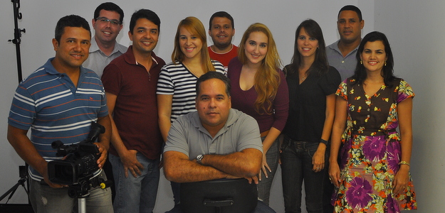 Equipe pronta para caprichar na produção do programa que tem 13 anos (Julio Jacobina/DA/D.A Press) Equipe pronta para caprichar na produção do programa que tem 13 anos (Julio Jacobina/DA/D.A Press)