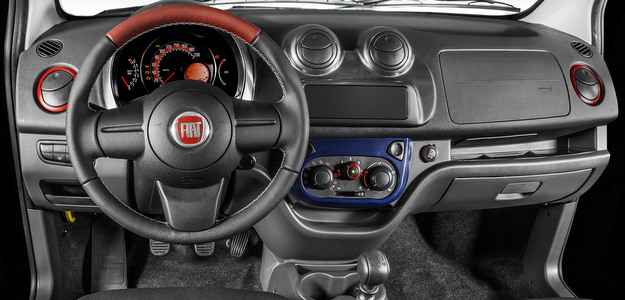 Detalhes do interior vêm na cores azul e vermelho (Fiat/divulgação) Detalhes do interior vêm na cores azul e vermelho (Fiat/divulgação)