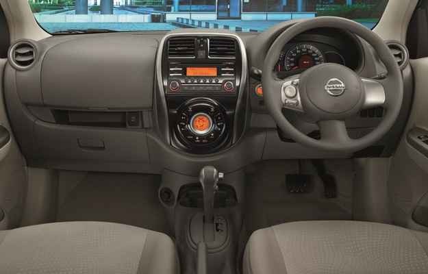 Interior traz linhas de design requintadas, típico da marca (Nissan/divulgação)