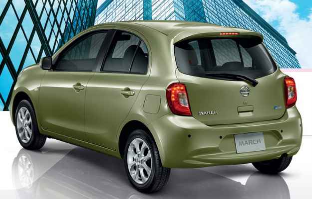 Na traseira o detalhe é para as laternas de LEDs (Nissan/divulgação)