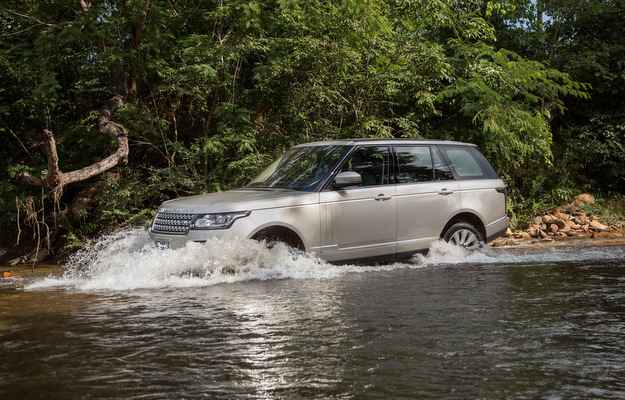 Grandão encara riachos, lamas, pedras e buracos (Land Rover/Divulgacao)