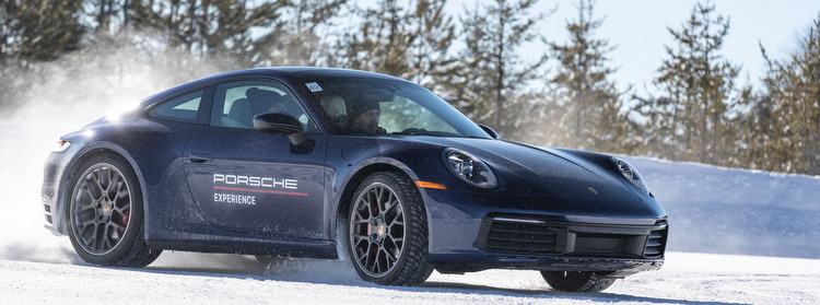 Porsche 911  feroz no gelo e quem possuir um dos modelos pode fazer o programa em Montreal (Divulgao )